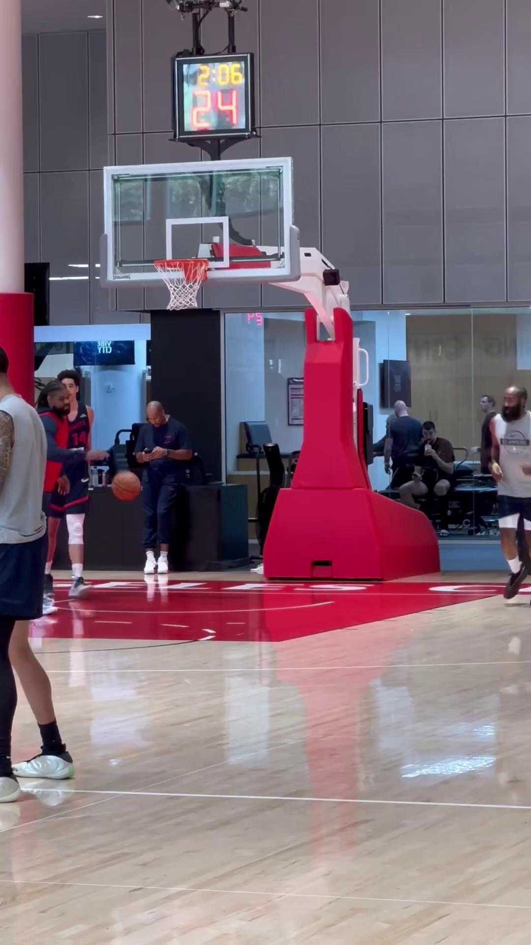 NBA季后赛清晨走向成谜;洛杉矶快船调整名单;底气十足;训练强度明显提升的简单介绍 NBA季后赛清晨走向成谜;洛杉矶快船调整名单;底气十足;训练强度明显提升的简单介绍